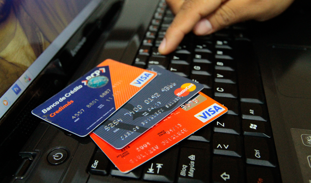 Se reduce el número de tarjetas de crédito en Perú