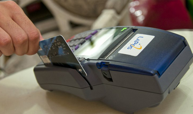 Argentina: En primera semana del recargo del 35%, cayeron compras en dólares con tarjeta