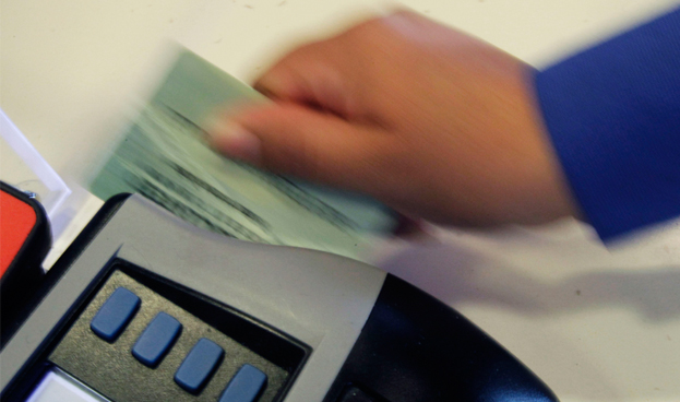 Durante 2012 superaron en México los pagos con tarjetas a retiros en cajeros