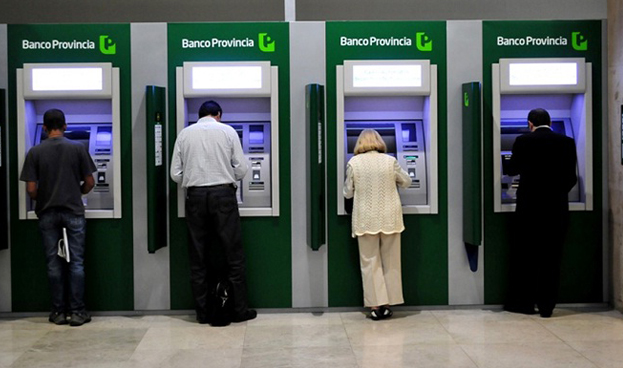 Banco argentino permite extraer dinero de ATMs sin tarjeta de dbito