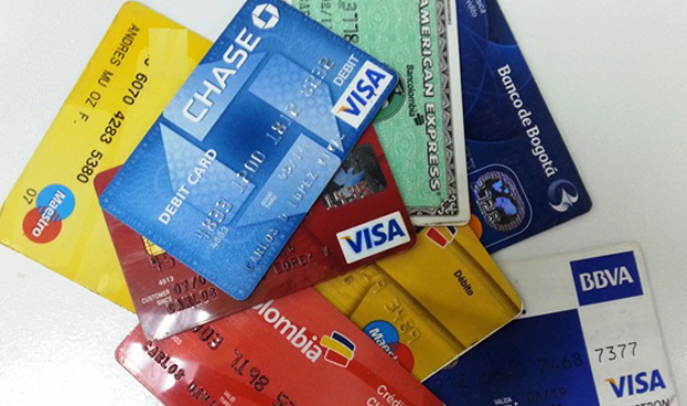 Colombianos utilizan 29 veces al año, en promedio, sus tarjetas débito y crédito