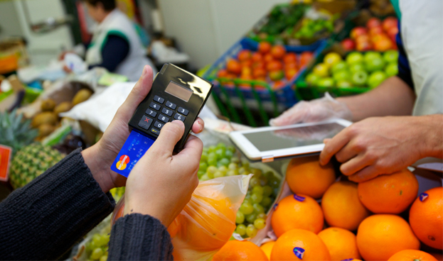 Uno de cada dos pequeos comercios en Espaa acepta pago con tarjeta