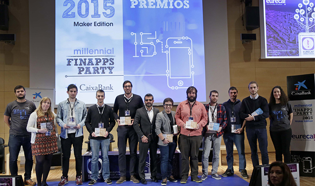 España CaixaBank premió a los creadores de un dispositivo para compartir gastos conectando el móvil 