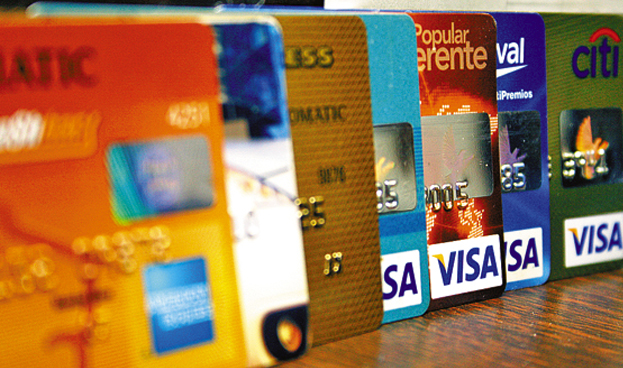 Deuda por tarjetas de crédito en Costa Rica disminuyó ¢34.000 millones en un año