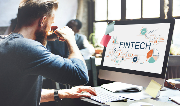 Los bancos espaoles compran e incuban startups para competir en el universo fintech