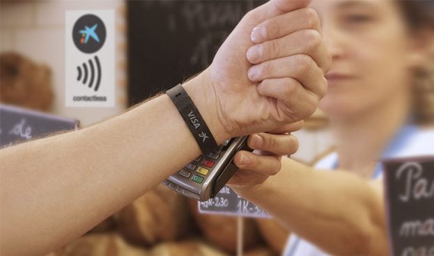 CaixaBank alcanza los 100.000 clientes de pulseras Visa contactless 