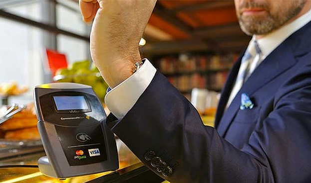 OT presenta Flybuy, una gama completa de dispositivos weareables que permite realizar pagos