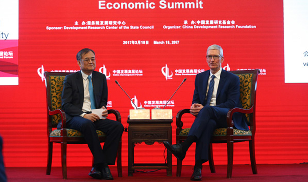 Tim Cook afirma que China está un paso por delante en pagos móviles