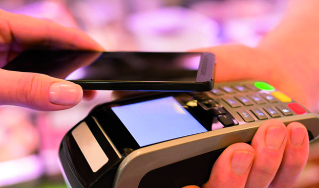 El grado de satisfacción con el pago a través del móvil en tiendas físicas se sitúa en 7,1 sobre 10