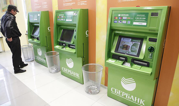 Banco ruso permite retirar dinero del cajero con reconocimiento facial