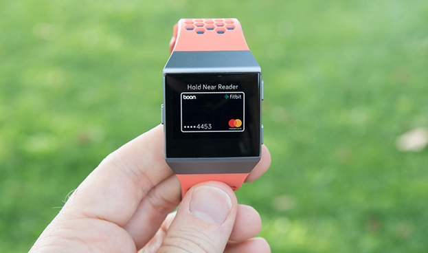 Mastercard se asocia con Fitbit para pagos sin contacto