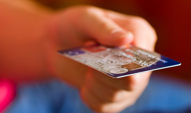 Argentina: compras en cuotas caen 1,5% pero crecen 12% con débito en el último año