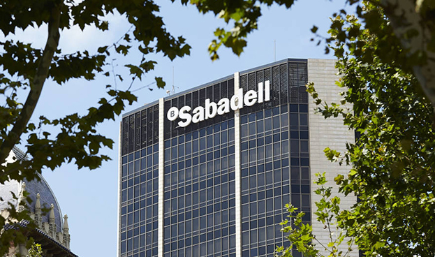 El Sabadell da el salto al mercado mexicano de particulares con un banco móvil