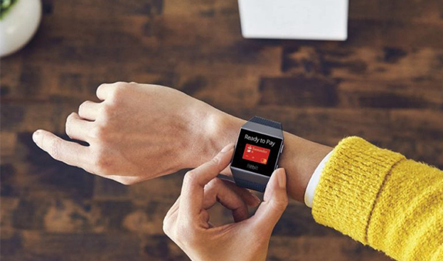 España: Banco Santander permite a sus clientes Mastercard los a través del smartwatch Fitbit Ionic