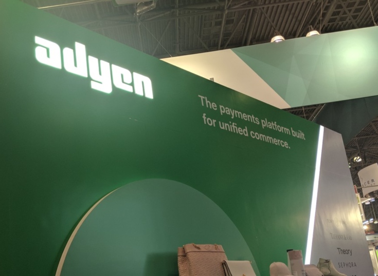 La plataforma de pagos Adyen anunció el lanzamiento de un nuevo servicio de pago basado en Open Banking