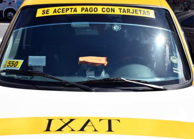 Uruguay: el 70% de taxis aceptan pagos con tarjetas