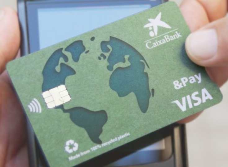 España: Caixabank lanza tarjeta de crédito con materiales 100% reciclados
