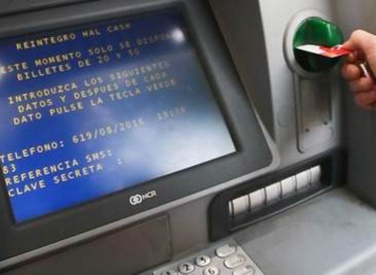 España: cae el número de cajeros automáticos