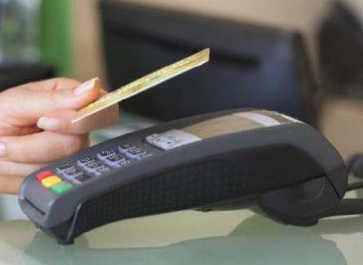 Fed: reducción de tarifas por uso de tarjetas de débito avanza