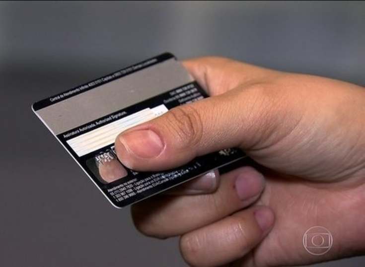 Uso online del débito se multiplica en Brasil