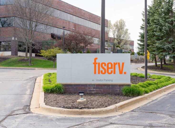 Michael P. Lyons asume como nuevo CEO de Fiserv