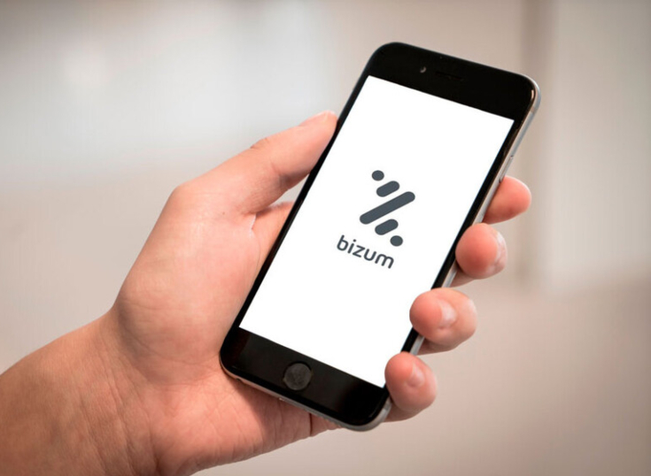 Bizum consolida su liderazgo entre menores de 45 años y desplaza al efectivo en España
