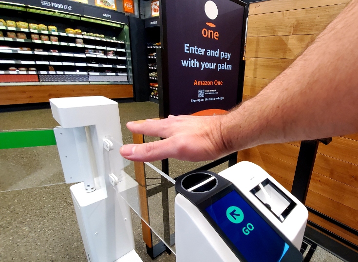 Amazon descontinúa Amazon One 