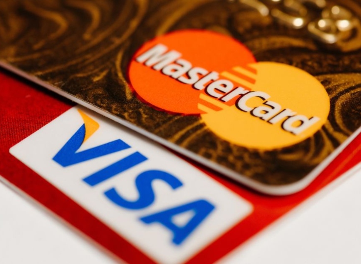 Un juez federal analiza el acuerdo de 38.000 millones de dólares entre Visa, Mastercard y los comerciantes