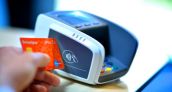 El 67,6 % de los españoles tiene una tarjeta de débito, según Mastercard