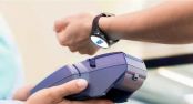 Popular y Visa habilitan pagos con relojes Fitbit y Garmin 